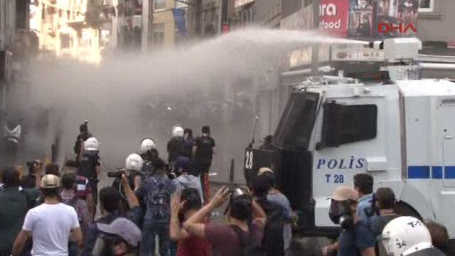 Galatasaray Meydanı'nda polis müdahalesi!