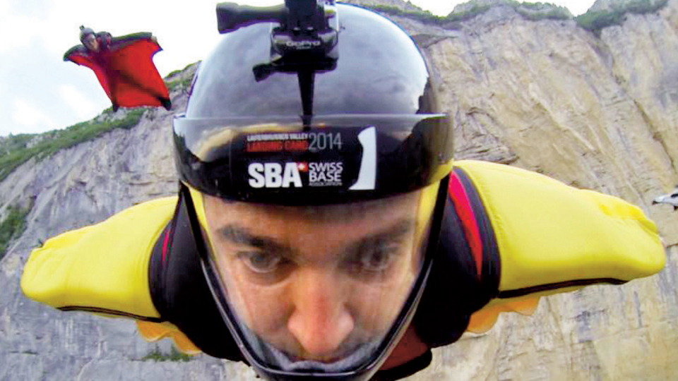 'Çılgın doktor', yarasa adam atlayışında öldü