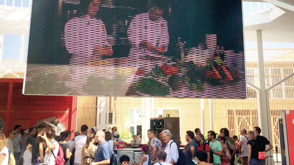 Bereket ve insanlık için açılan eller...