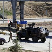 Teröristler yol kesti!