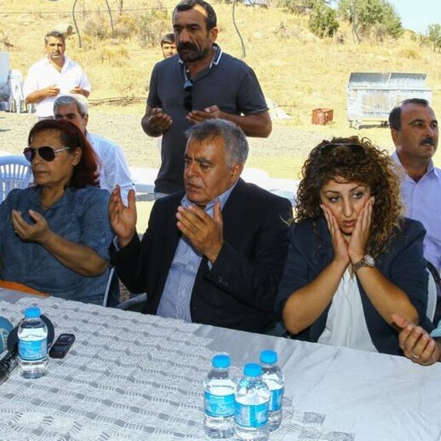 HDP'li bakandan şehit ailesine ziyaret