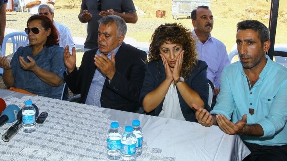 HDP'li bakandan şehit ailesine ziyaret
