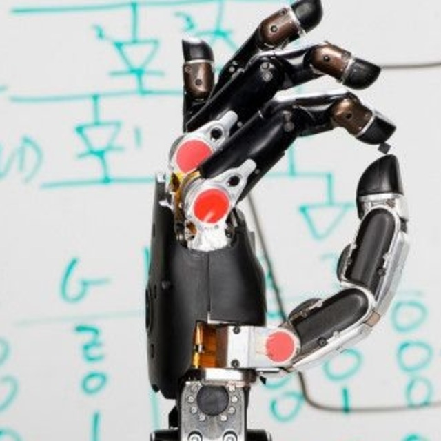 Dokunma hissi veren protez el