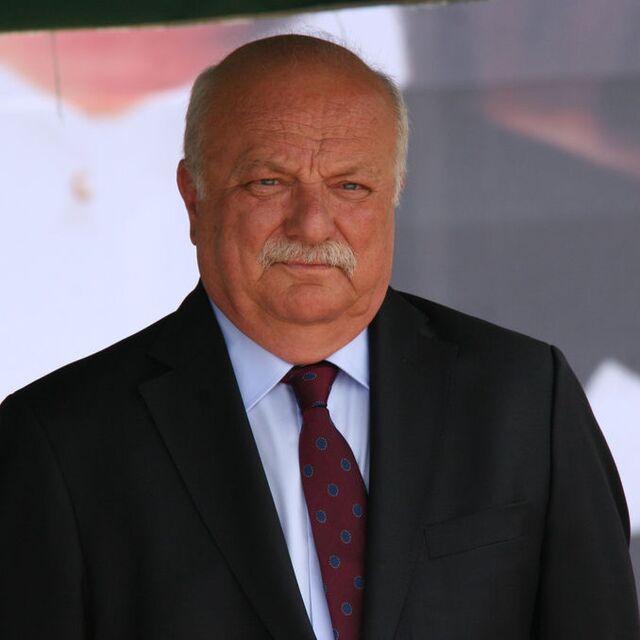''Önce yönetimi devireceksin!''