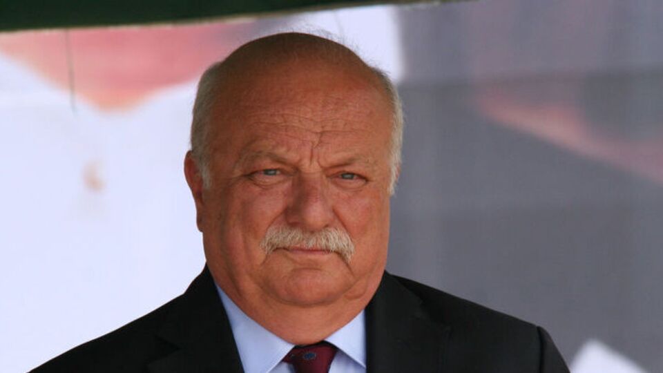 ''Önce yönetimi devireceksin!''