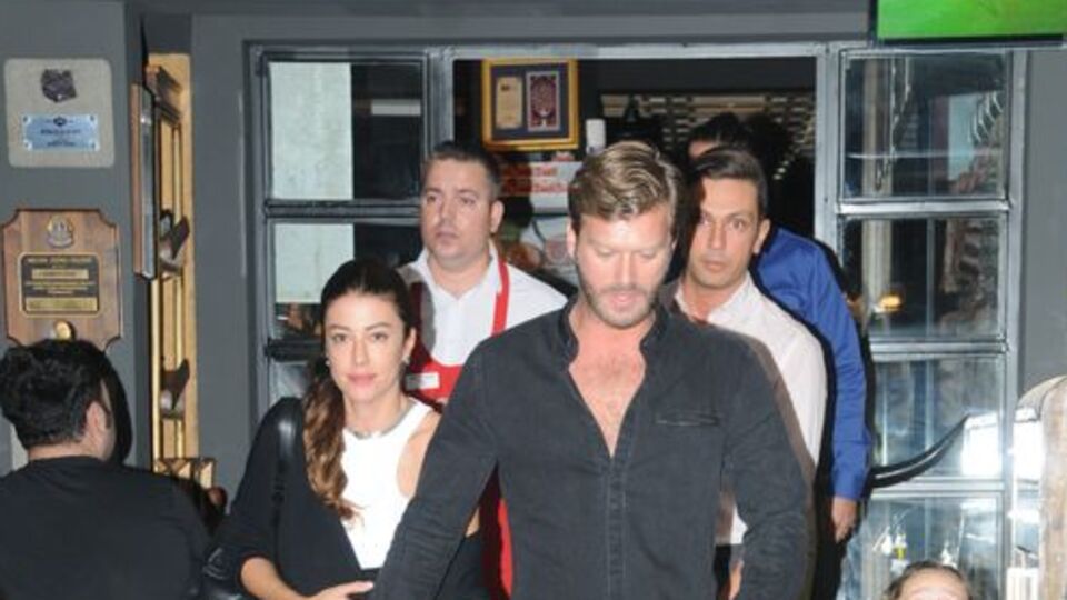 Bebek'te el ele