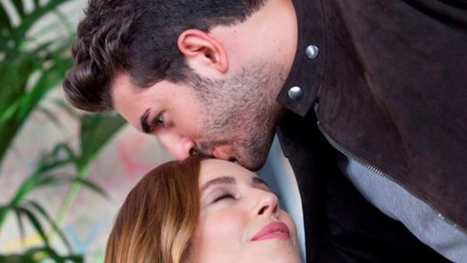 Sinem kardeşine büyük jest yaptı!