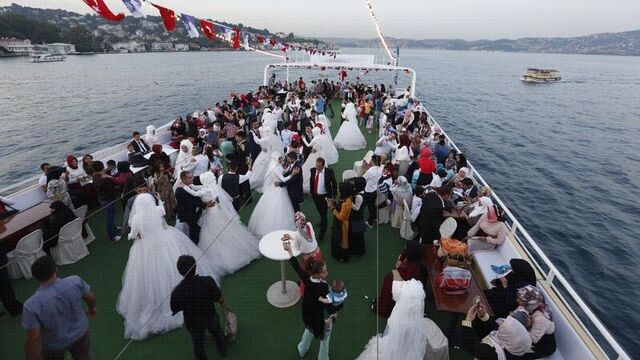 50 çift Boğazda dünya evine girdi