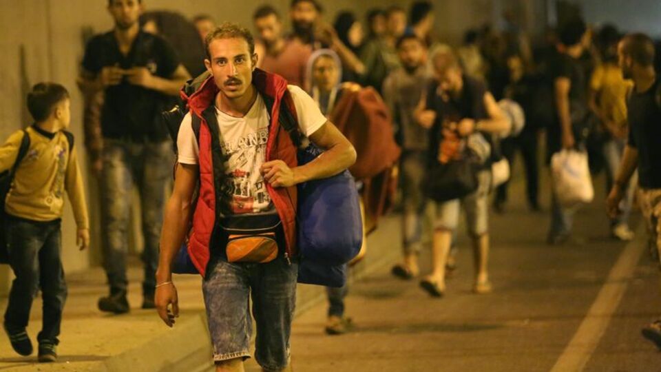 Edirne'ye yürümek isteyen Suriyelilere kalkanlı müdahale!