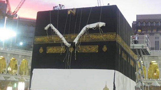 Kabe'nin örtüsü değiştirildi