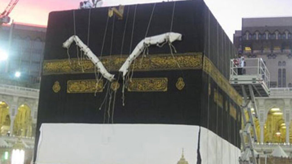 Kabe'nin örtüsü değiştirildi