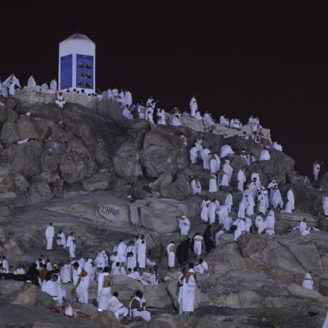 Hacı adayları Arafat'a çıkmaya başladı