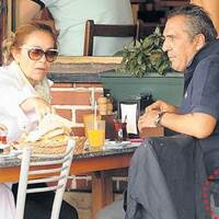 Belinde silahla görüntülendi