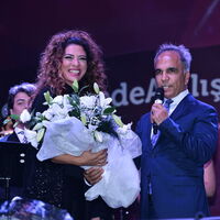 Işın Karaca'dan müzik ziyafeti