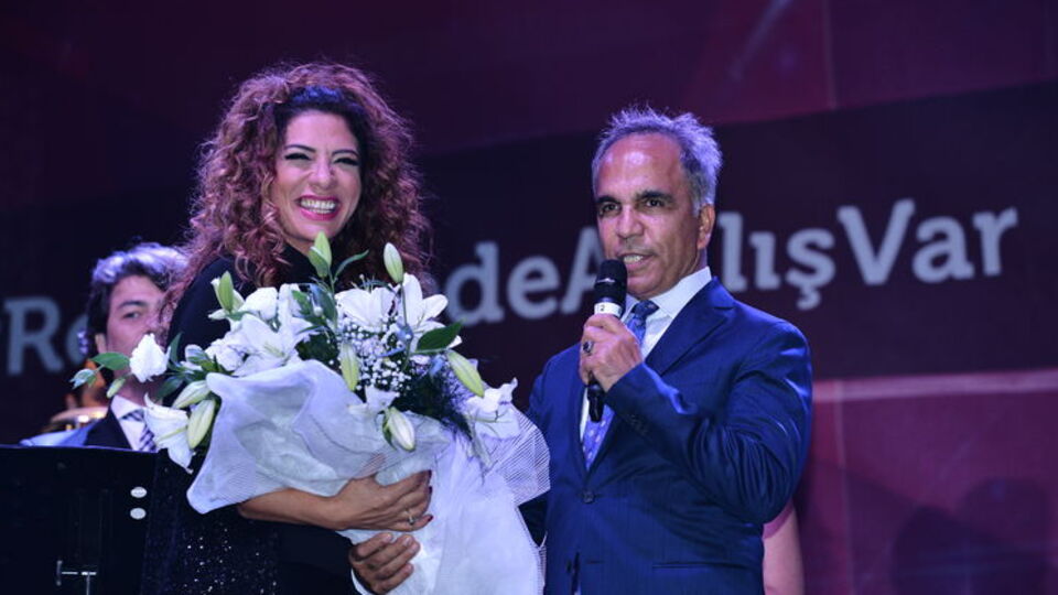 Işın Karaca'dan müzik ziyafeti