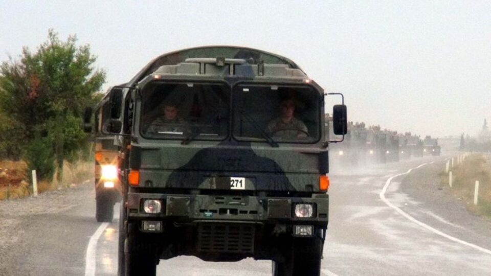 Diyarbakır'a tank ve zırhlı araç sevkiyatı