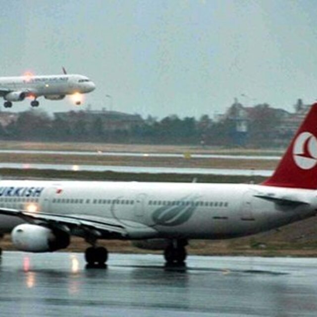 Yağmur hava trafiğini engelledi