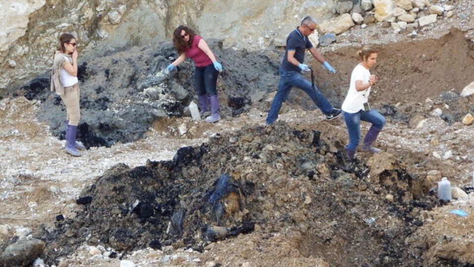 Pamukova'da bir taşocağında gömülü bulundu