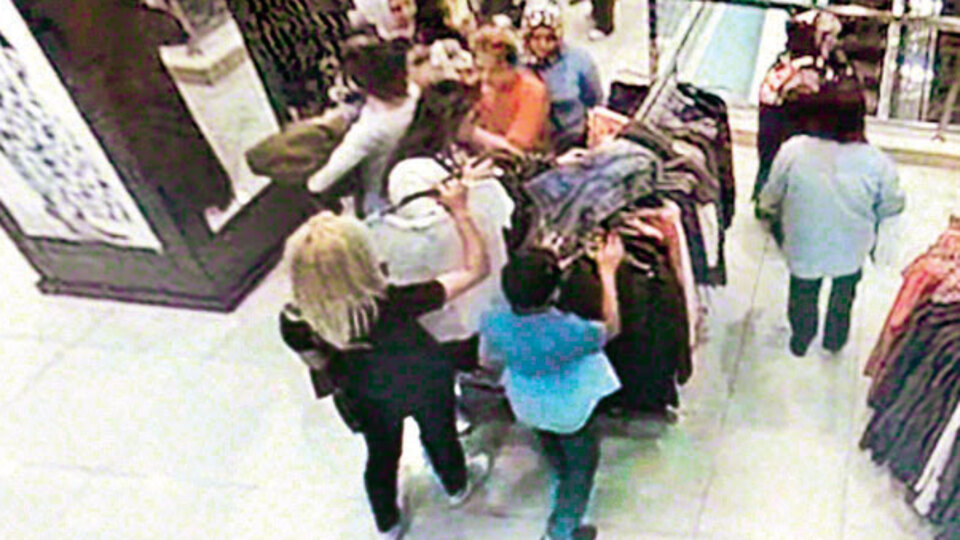 Hırsızlık için komşu çocuğunu kullanmışlar