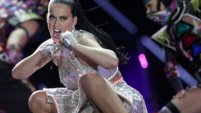 Katy Perry'ye sahnede taciz şoku!