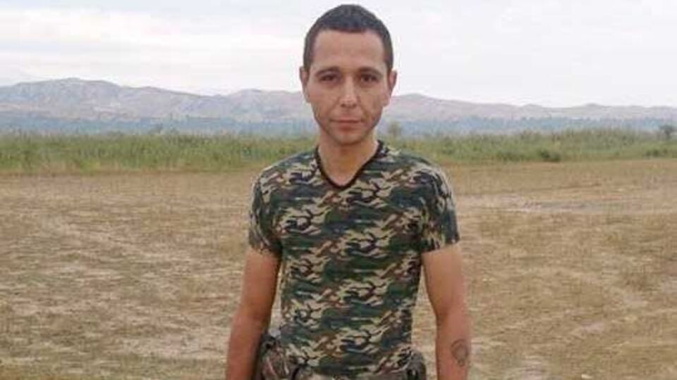 Sosyal medyaya yazdı, babasının mezarlığına gidip...