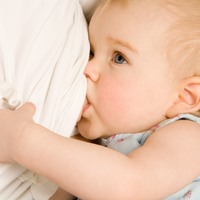 Emzirmenin hem bebeğe faydası var hem anneye...