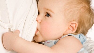 Emzirmenin hem bebeğe faydası var hem anneye...