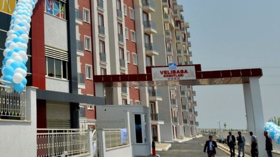 Gecekondu sahiplerinin yeni daire mutluluğu