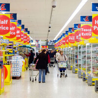 Tesco'nun faaliyet karı düştü