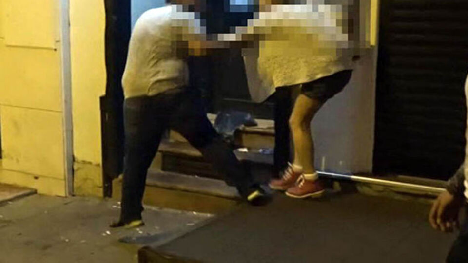 Genç kadını darp ediyordu bir anda her şey değişti!