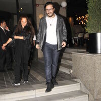 Eşini öve öve bitiremedi!