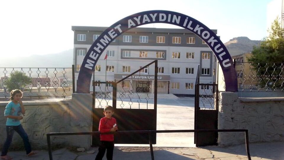 Ayaydın Ailesi'nin yaptırdığı ilkokul eğitime başladı