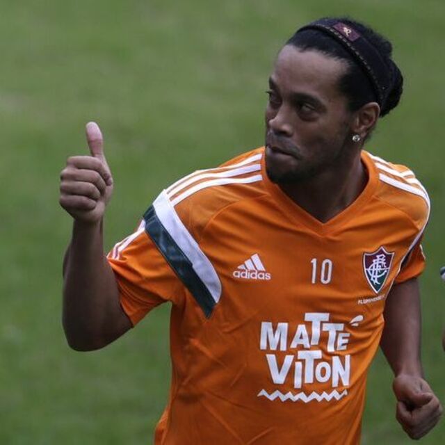 Ronaldinho bıraktı mı?