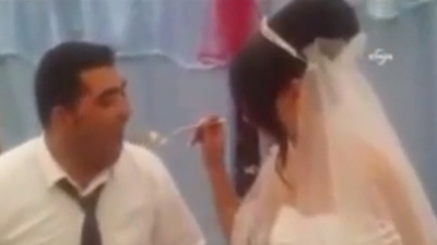 Gelin, damada pasta şakası yapınca...
