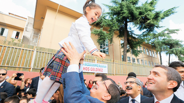Davutoğlu: Rusya'nın hava akınlarının 55'i ılımlı muhalefete, 2'si DEAŞ'a