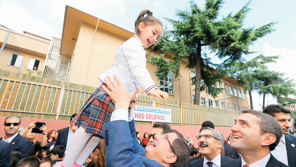 Davutoğlu: Rusya'nın hava akınlarının 55'i ılımlı muhalefete, 2'si DEAŞ'a