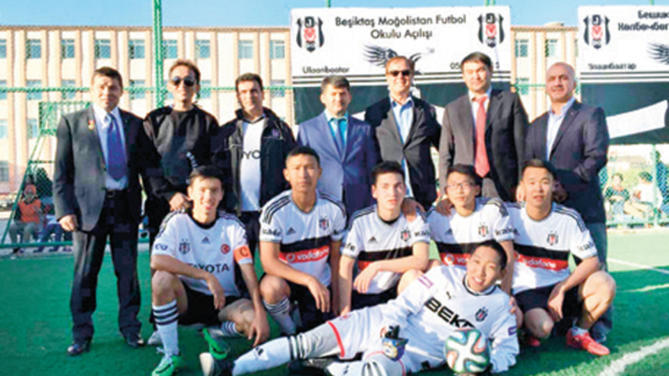 Moğolistan'da futbol okulu