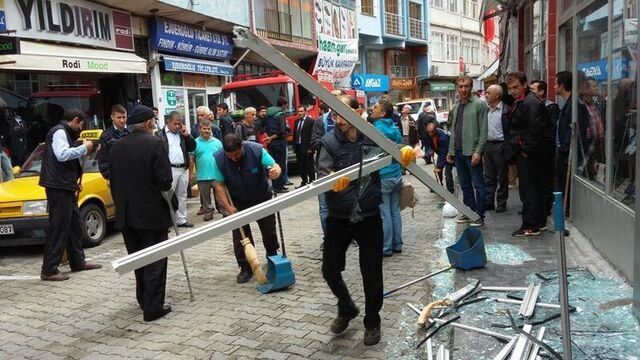 Artvin'de piknik tüpü patladı: 2 yaralı