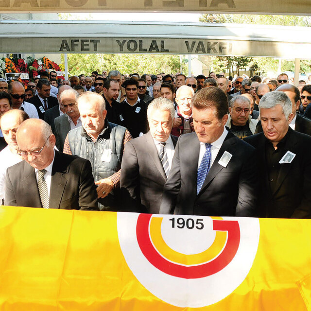 Kozmetik kraliçesi Hunca gözyaşlarıyla uğurlandı