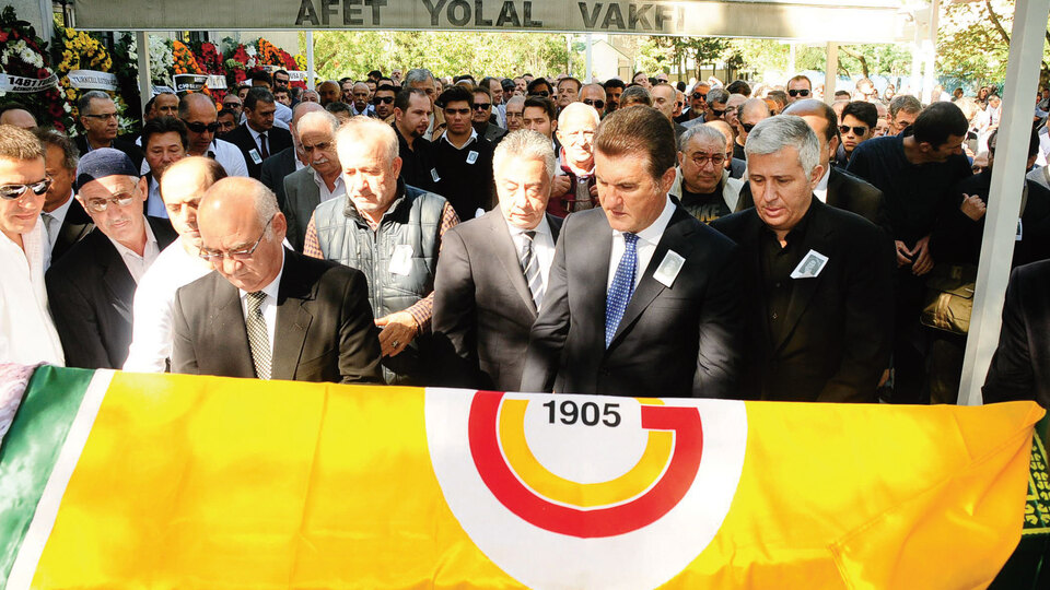 Kozmetik kraliçesi Hunca gözyaşlarıyla uğurlandı