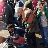 Tuvalete gittiğinde duyduğu sesle geri döndü ama...