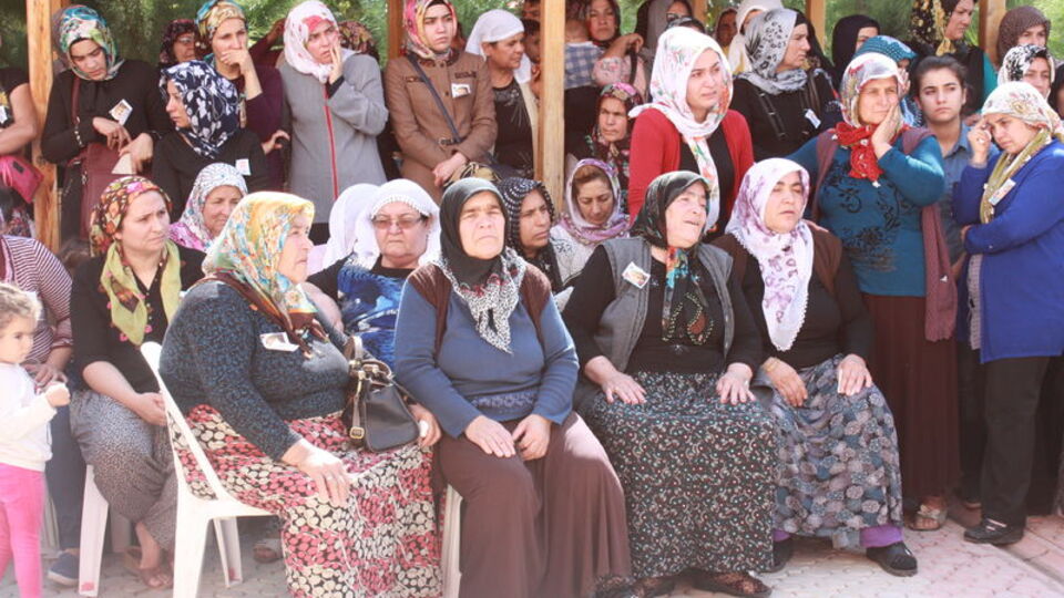 Şehit polis Kürtçe ve Türkçe ağıtlarla uğurlandı