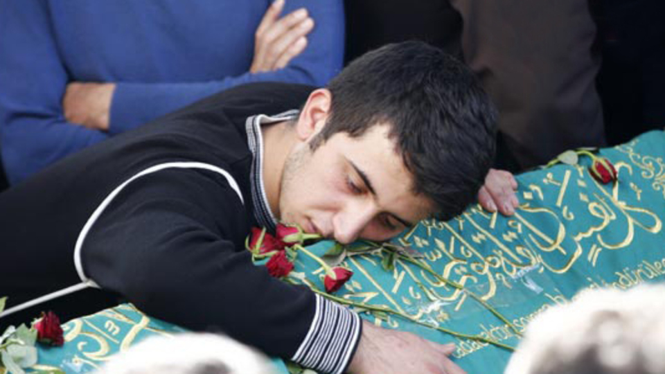 Cenazede PKK isyanı: Benim babam onlar yüzünden öldü!