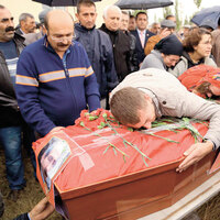 ‘Dik dur oğlum sonra ağlarız’