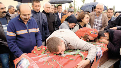 'Dik dur oğlum sonra ağlarız'