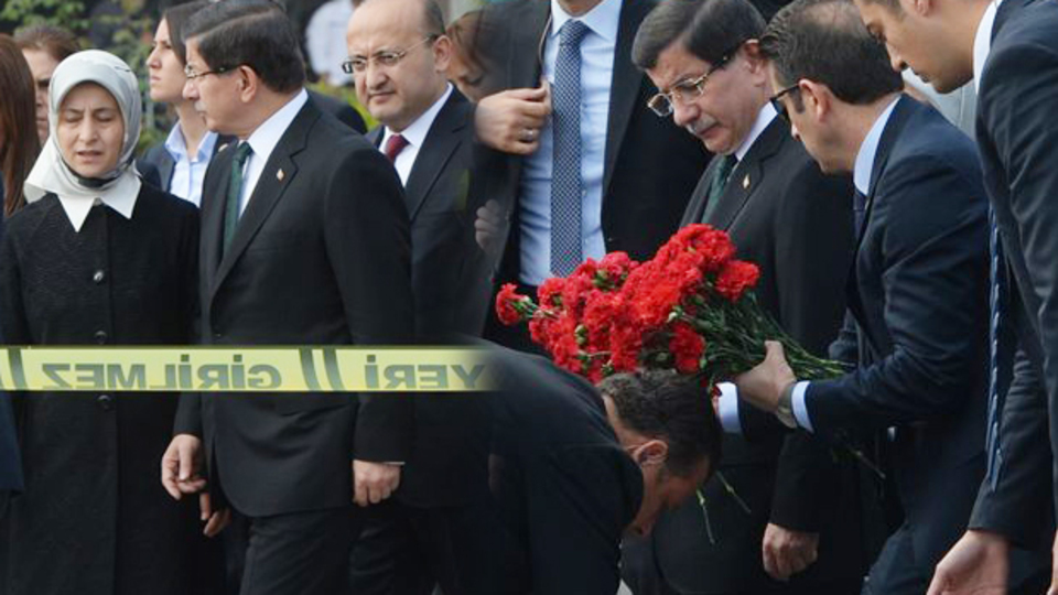 Başbakan katliamın olduğu yere gitti