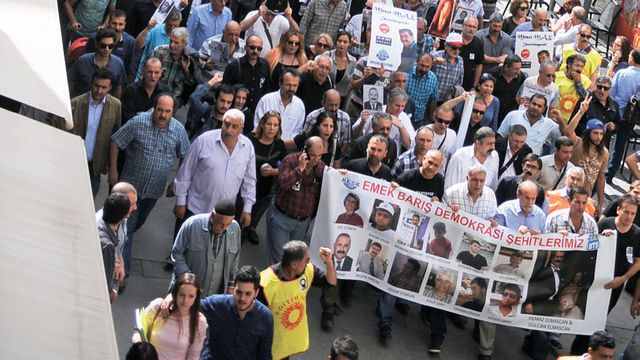 Binlerce kişi 'teröre' karşı yürüdü