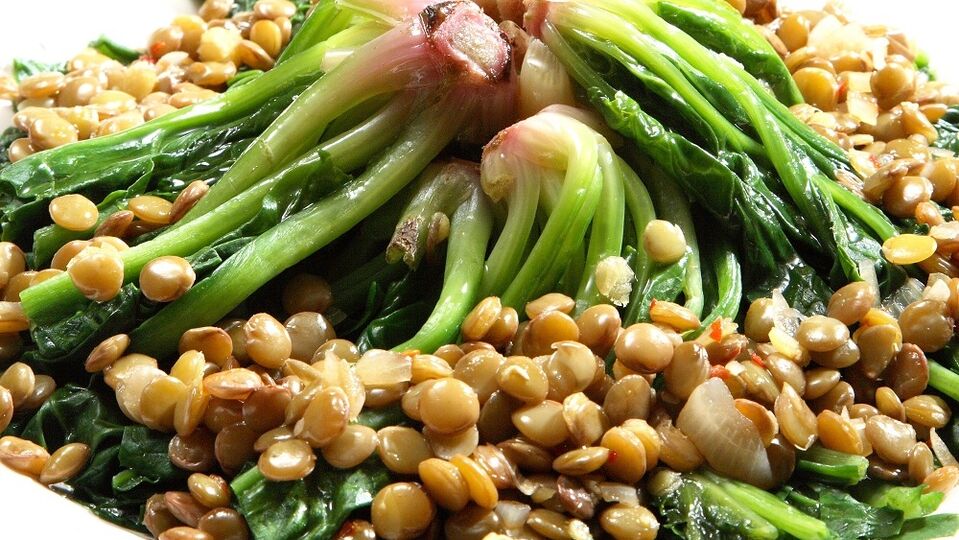 Ispanaklı yeşil mercimek