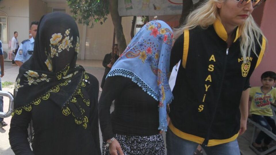 Maskeli ve pompalı tüfekli! Polis önce erkek zannetti ama...