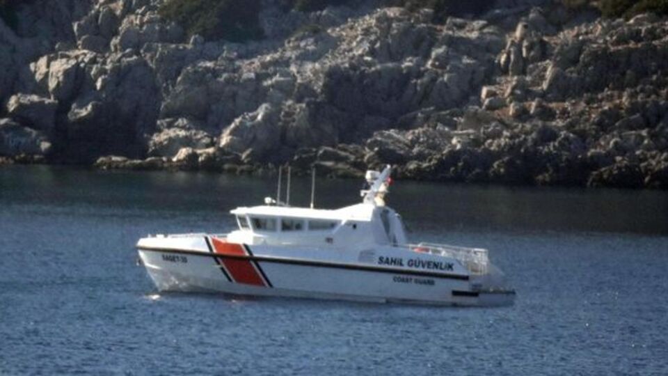 Denizde bulunan boş bot Bodrum'u harekete geçirdi